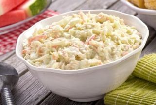 Eine Coleslaw ist schnell gemacht und kein schwieriges Rezept. Daher für jedes BBQ eine Schüssel dazu